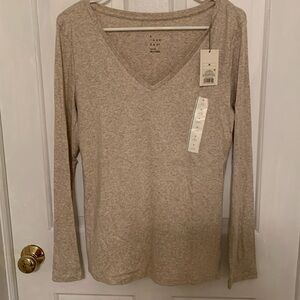 NWT Target A New Day Heather Beige Long Sleeve V Neck T Shirt Medium